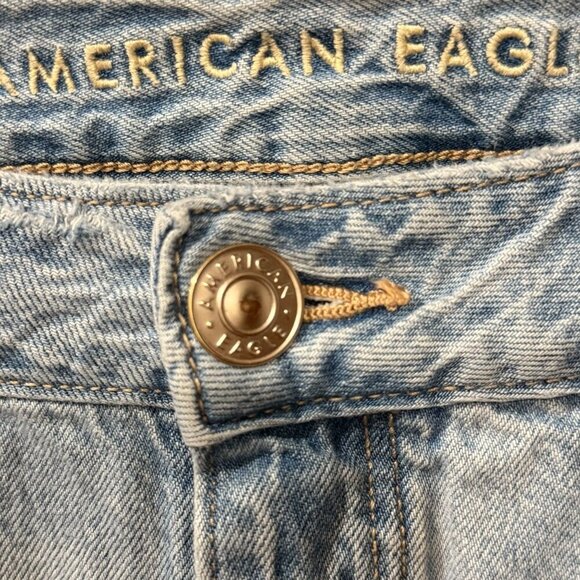 American Eagle Distressed Light Wash tomgirl Jeans Womens Size 2 Denim Casual We - Picture 5 of 10